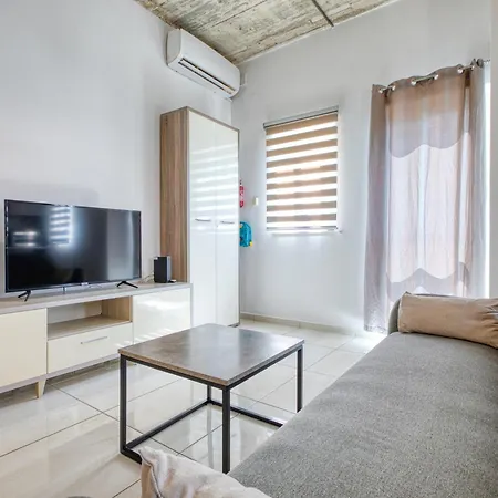 - Stylish One Bedroom *