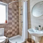 Stylish & Modern 1-bedroom Floor Unit In By Sf Homes Apartment