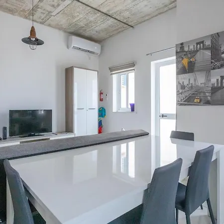 - Stylish One Bedroom