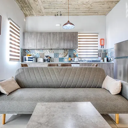 Stylish & Modern 1-bedroom Floor Unit In By Sf Homes グジラ