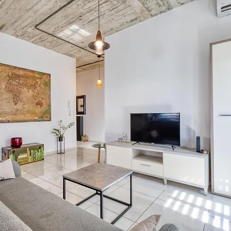 Stylish & Modern 1-bedroom Floor Unit In By Sf Homes Apartment Gzira
