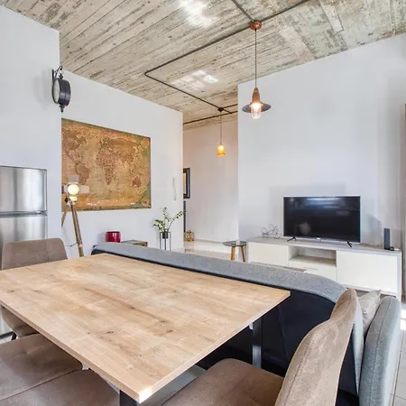 Stylish & Modern 1-bedroom Floor Unit In By Sf Homes *