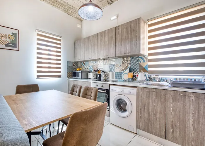 Stylish & Modern 1-bedroom Floor Unit In By Sf Homes Appartement