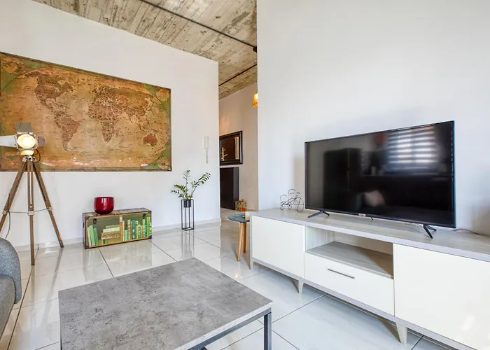 Appartement Stylish & Modern 1-bedroom Floor Unit In By Sf Homes *