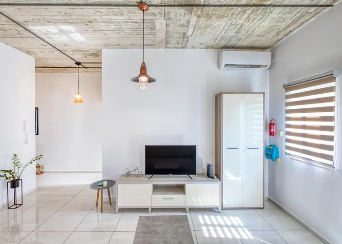 Stylish & Modern 1-bedroom Floor Unit In By Sf Homes