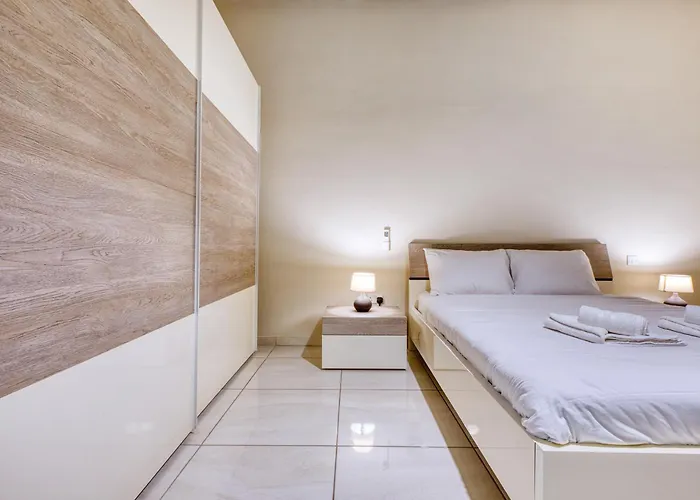 Stylish & Modern 1-bedroom Floor Unit In By Sf Homes