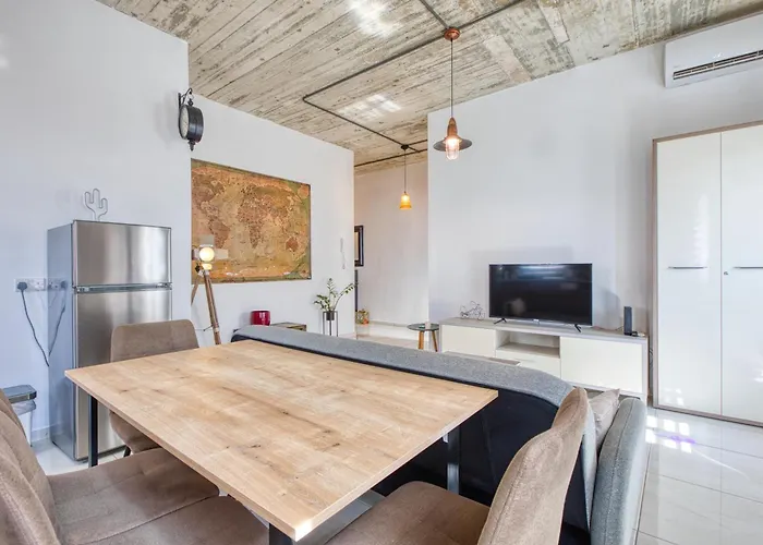 Stylish & Modern 1-bedroom Floor Unit In By Sf Homes *