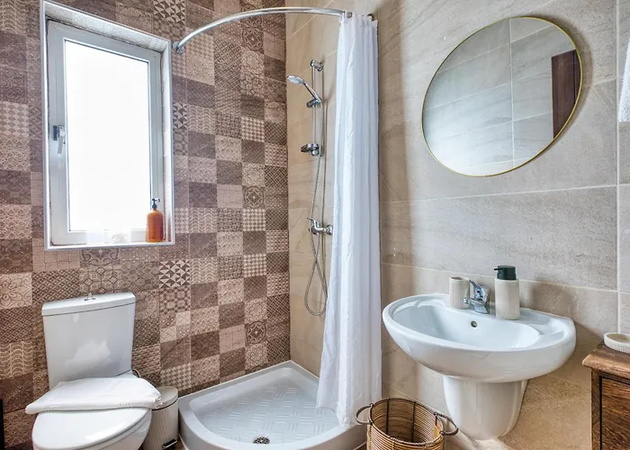 Stylish & Modern 1-bedroom Floor Unit In By Sf Homes Appartement