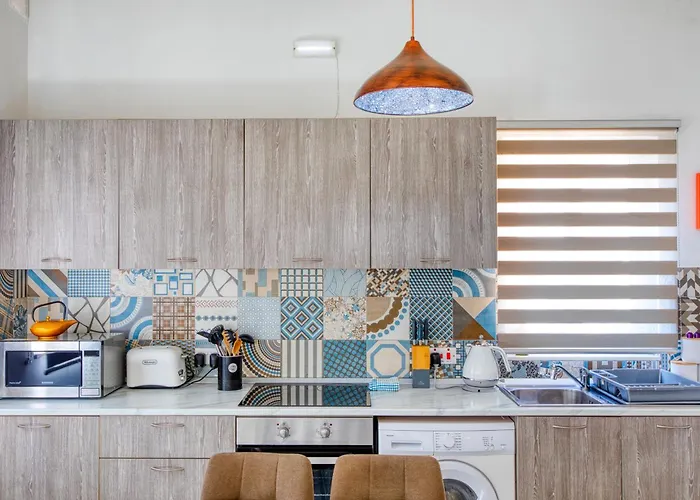 Stylish & Modern 1-bedroom Floor Unit In By Sf Homes *