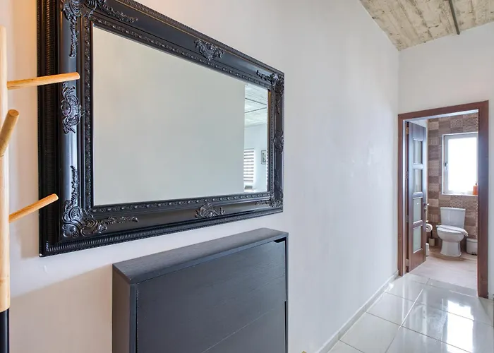 Stylish & Modern 1-bedroom Floor Unit In By Sf Homes Appartement